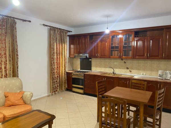Tirane, jepet me qera shtepi 2+1+Ballkon Kati 0, 125 m² 450 € (ne rrugen Hysen Selmani Tirane)