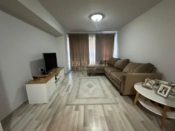 Tirane, shitet apartament , 97 m² 169.000 € (Komuna e Parisit)