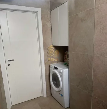 Tirane, jepet me qera apartament 2+1+Ballkon Kati 2, 90 m² 950 € (Rruga Durresit)