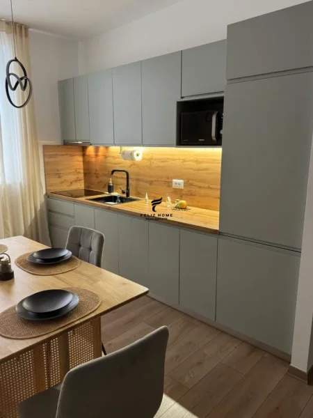 Tirane, jepet me qera apartament 2+1 Kati 2, 90 m² 950 € (KAFE FLORA)