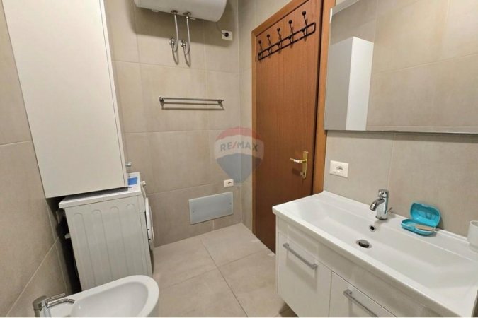 Tirane, jepet me qera apartament 1+1 Kati 4, 85 m² 830 € (9 Katëshet, Tiranë)