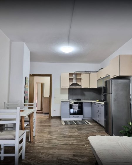 Tirane, jepet me qera apartament 1+1+Ballkon Kati 6, 65 m² 400 € (Uzina Autotraktorve)