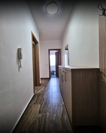 Tirane, jepet me qera apartament 1+1+Ballkon Kati 6, 65 m² 400 € (Uzina Autotraktorve)