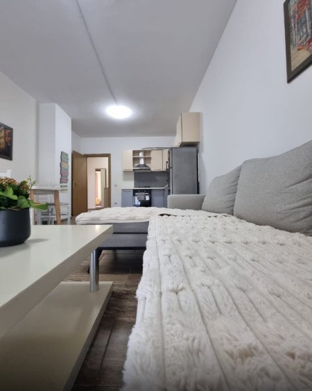 Tirane, jepet me qera apartament 1+1+Ballkon Kati 6, 65 m² 400 € (Uzina Autotraktorve)
