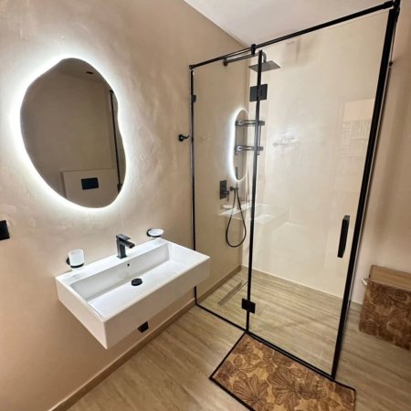 Tirane, jepet me qera apartament 1+1 Kati 4, 65 m² 1.000 € (Kompleksi Square 21.)