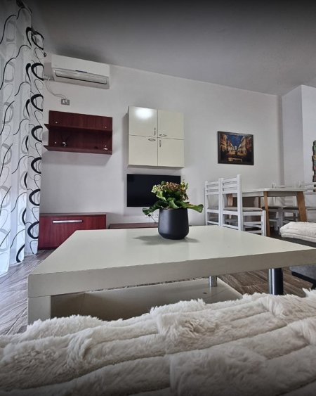 Tirane, jepet me qera apartament 1+1+Ballkon Kati 6, 65 m² 400 € (Uzina Autotraktorve)