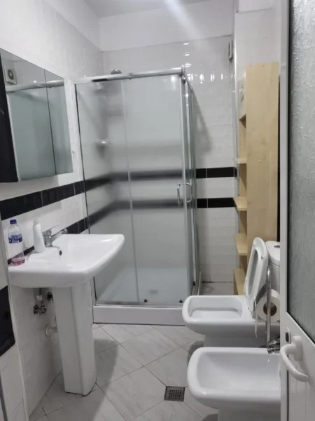 Tirane, jepet me qera apartament 2+1 Kati 2, 95 m² 700 € (don bosko)