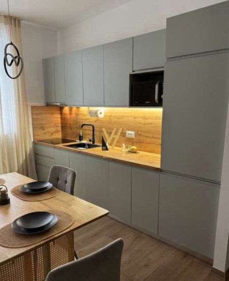 Tirane, jepet me qera apartament 2+1+Ballkon Kati 2, 90 m² 950 € (QENDER)