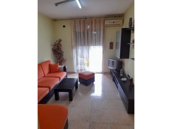 Tirane, jepet me qera apartament 2+1+Ballkon Kati 2, 94 m² 1.000 € (Drejtoria e Policisë Tirana, Albania)