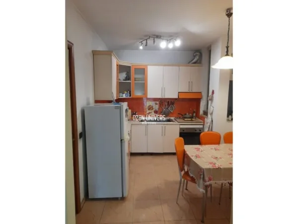 Tirane, jepet me qera apartament 2+1+Ballkon Kati 2, 94 m² 1.000 € (Drejtoria e Policisë Tirana, Albania)