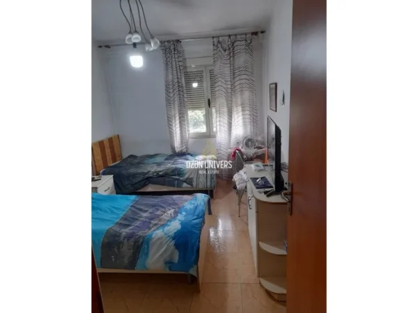 Tirane, jepet me qera apartament 2+1+Ballkon Kati 2, 94 m² 1.000 € (Drejtoria e Policisë Tirana, Albania)