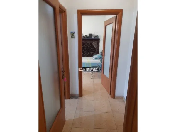 Tirane, jepet me qera apartament 2+1+Ballkon Kati 2, 94 m² 1.000 € (Drejtoria e Policisë Tirana, Albania)