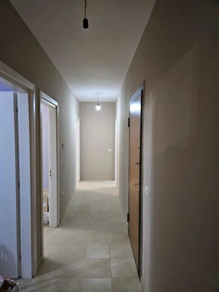 Tirane, jepet me qera apartament 3+1 Kati 8, 114 m² 550 € (astir)