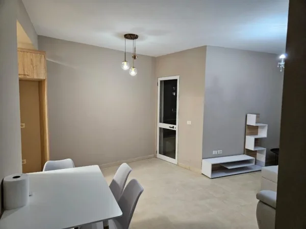 Tirane, jepet me qera apartament 3+1 Kati 8, 114 m² 550 € (astir)