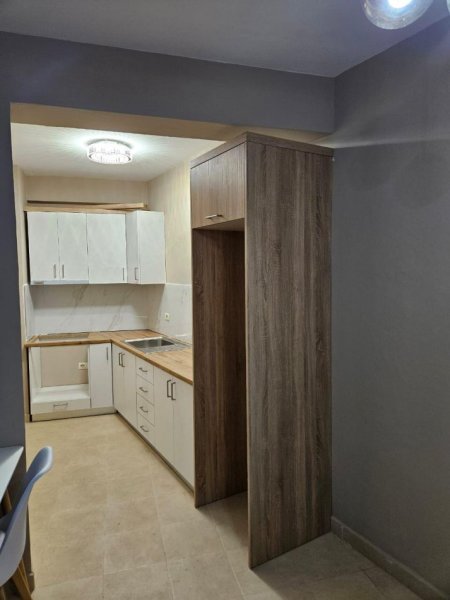 Tirane, jepet me qera apartament 3+1 Kati 8, 114 m² 550 € (astir)