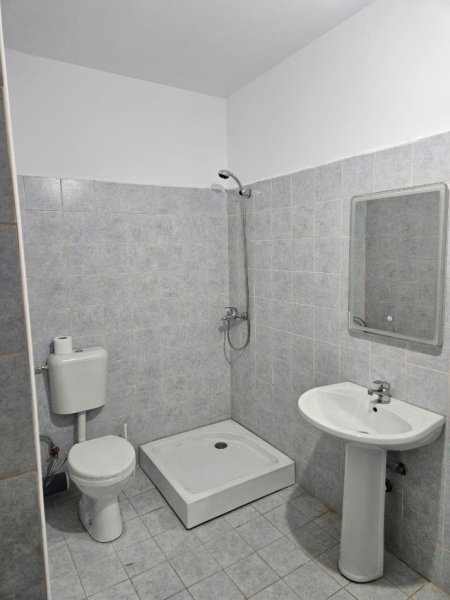 Tirane, jepet me qera apartament 3+1 Kati 8, 114 m² 550 € (astir)