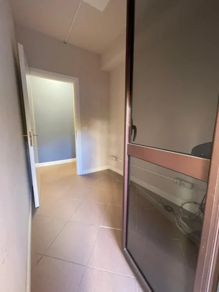 Tirane, jepet me qera zyre Kati 1, 93 m² 1.000 € (BLLOK)