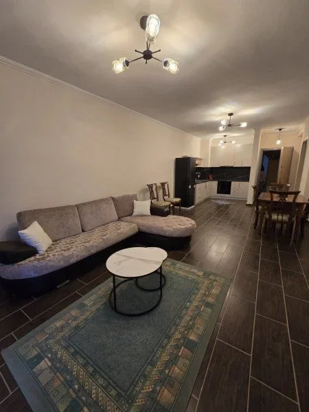 Tirane, jepet me qera apartament 2+1+Ballkon Kati 5, 120 m² 500 € (ZYBERISHT)