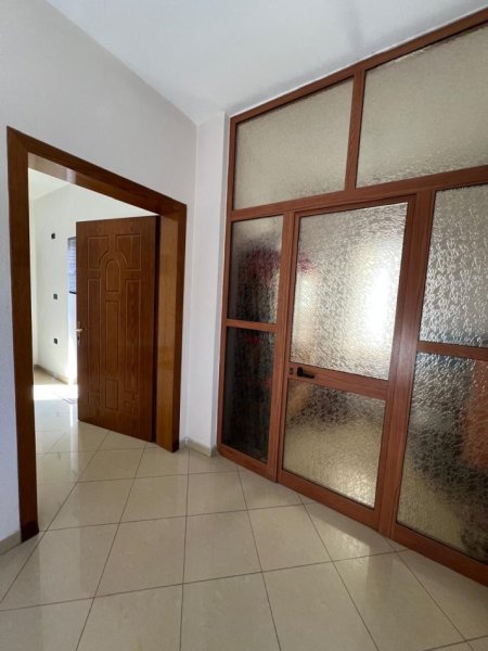 Tirane, jepet me qera apartament 2+1 Kati 3, 100 m² 350 € (babrru)