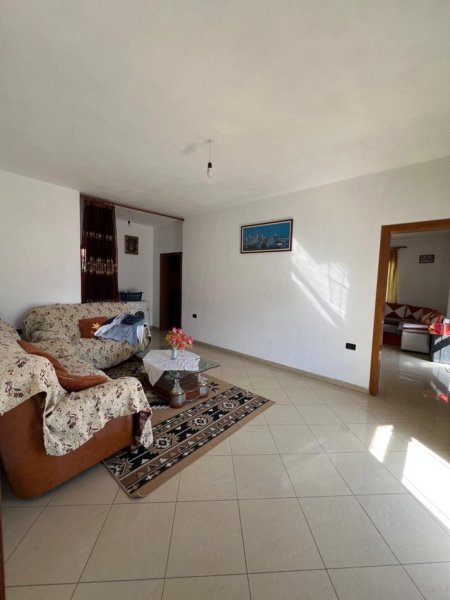 Tirane, jepet me qera apartament 2+1 Kati 3, 100 m² 350 € (babrru)