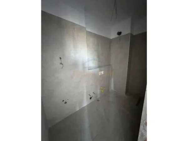 Tirane, shitet apartament 2+1+Ballkon Kati 4, 143 m² 350.000 € (Liqeni i Thatë)