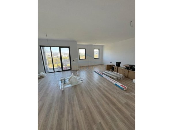 Tirane, shitet apartament 2+1+Ballkon Kati 4, 143 m² 350.000 € (Liqeni i Thatë)