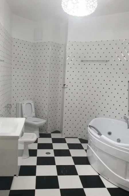 Tirane, jepet me qera 3+1 Kati 2, 211 m² 1.000 € (RRUGA PETI)