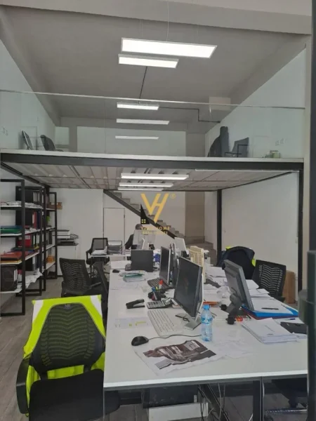 Tirane, shitet dyqan Kati 0, 63 m² 160.000 € (YZBERISHT)