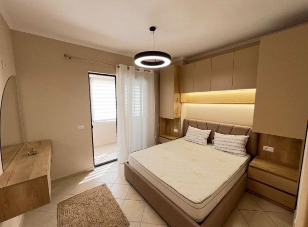 Tirane, jepet me qera apartament 1+1+Ballkon Kati 2, 60 m² 450 € (YZBERISHT)