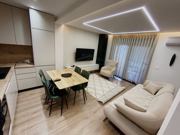 Tirane, jepet me qera apartament 2+1+Ballkon Kati 4, 73 m² 1.000 € 