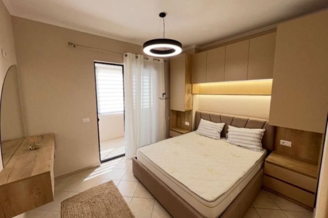Tirane, jepet me qera apartament 1+1 Kati 2, 60 m² 450 € (YZBERISHT)