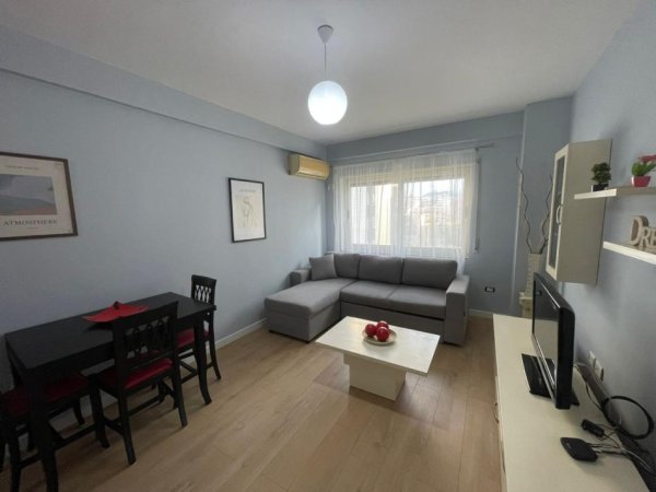 Tirane, jepet me qera apartament 1+1 Kati 4, 60 m² 550 € (Parku)