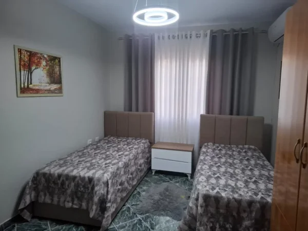 Tirane, jepet me qera apartament 2+1+Ballkon Kati 2, 105 m² 600 € (MINE PEZA)