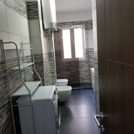 Tirane, jepet me qera apartament 2+1+Ballkon Kati 2, 105 m² 600 € (MINE PEZA)