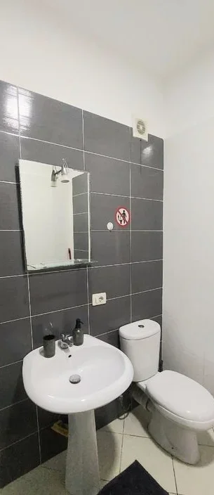 Tirane, jepet me qera apartament 1+1 Kati 3, 60 m² 500 € (Tregu Elektrik)
