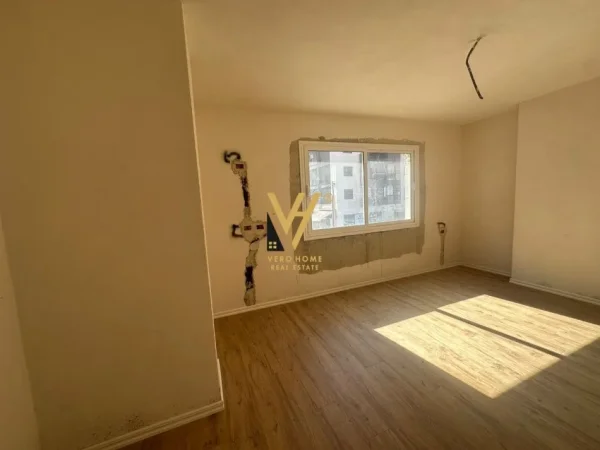 Tirane, jepet me qera ambjent biznesi Kati 1, 260 m² 1.500 € (YZBERISHT)