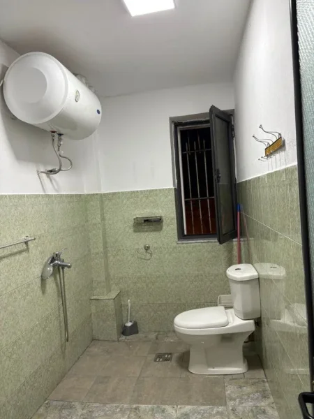 Tirane, jepet me qera apartament 1+1+Ballkon Kati 1, 60 m² 370 € (RRUGA E DIBRES)