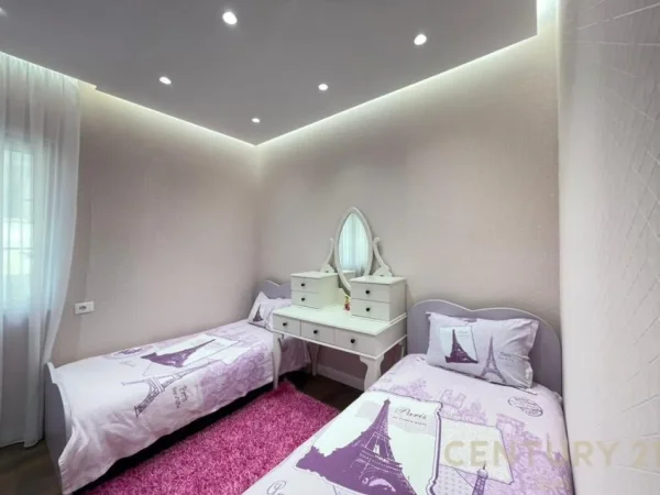 Tirane, jepet me qera apartament 2+1 Kati 2, 130 m² 1.200 € 