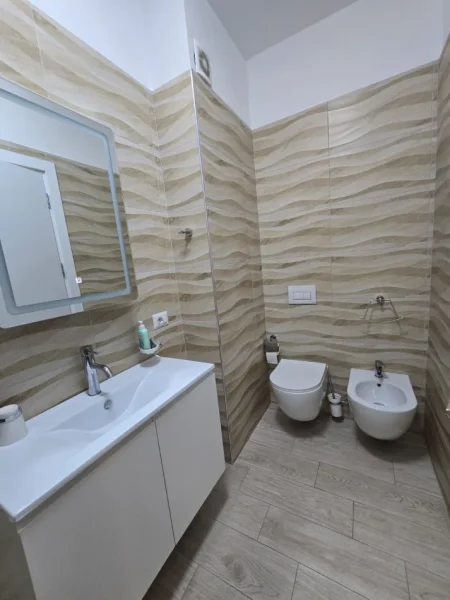 Tirane, jepet me qera apartament 2+1+post parkimi Kati 7, 104 m² 700 € (Grand Gallery)