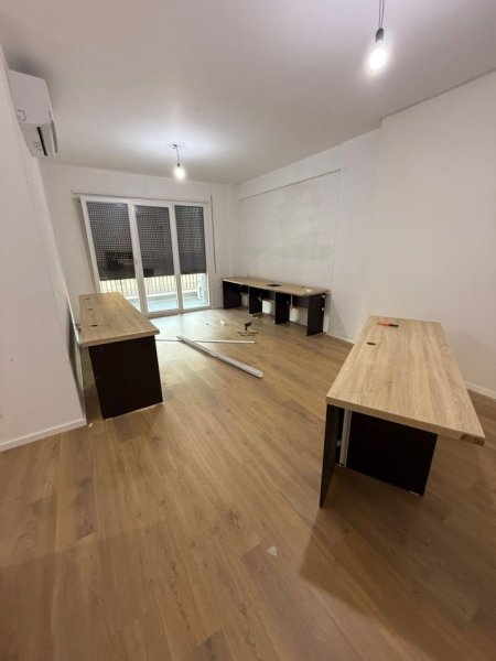 Tirane, jepet me qera zyre Kati 9, 75 m² 450 € (DON BOSKO)