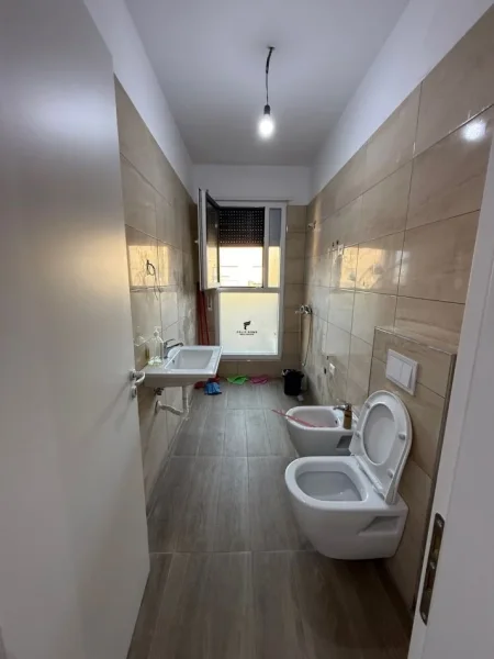 Tirane, jepet me qera zyre Kati 9, 75 m² 450 € (DON BOSKO)