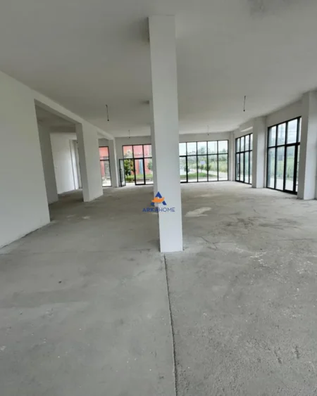 Tirane, jepet me qera ambjent biznesi Kati 0, 600 m² 5.000 € (ASTIR)