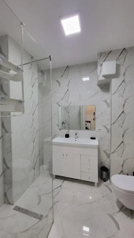 Tirane, jepet me qera apartament 2+1+Ballkon Kati 2, 90 m² 550 € (EDUARD MANO LIQENI)