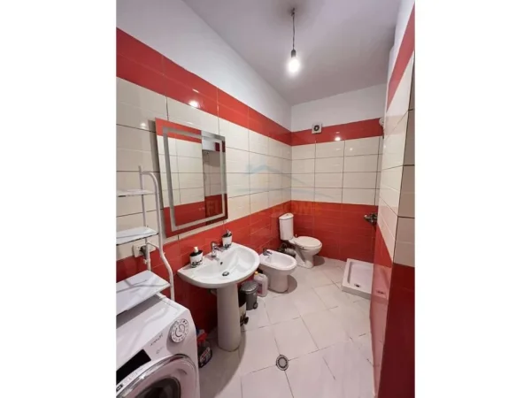 Tirane, shitet apartament 1+1+Ballkon Kati 7, 81 m² 118.000 € (Unaza e Re)