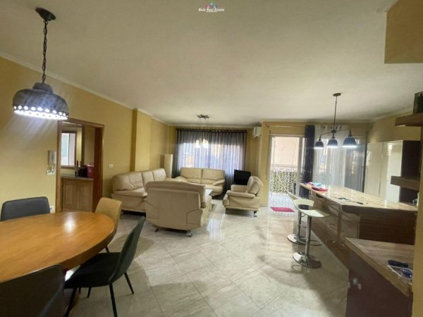 Tirane, jepet me qera apartament 3+1 Kati 2, 120 m² 700 € (21 dhjetori)