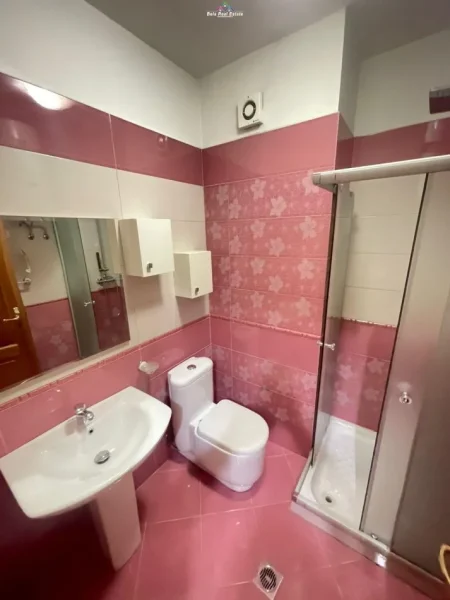 Tirane, jepet me qera apartament 3+1 Kati 2, 120 m² 700 € (21 dhjetori)