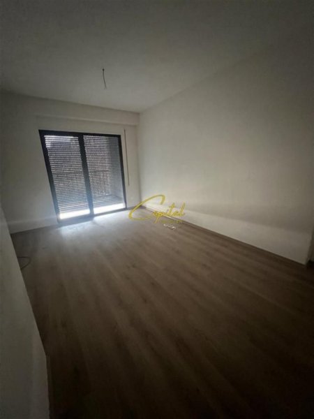 Tirane, jepet me qera zyre Kati 3, 116 m² 800 € (RRUGA JORDAN MISJA)