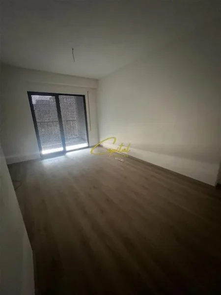 Tirane, jepet me qera zyre Kati 3, 116 m² 800 € (RRUGA JORDAN MISJA)