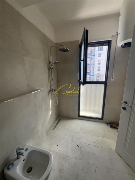 Tirane, jepet me qera zyre Kati 3, 116 m² 800 € (RRUGA JORDAN MISJA)