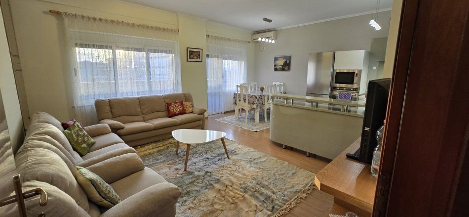 Tirane, jepet me qera apartament Kati 7, 115 m² 750 € (PAZARI I RI)